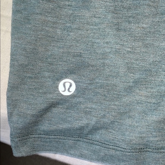 SOLD Lululemon Crescent Tee Green Size 2 - Picture 3 of 3